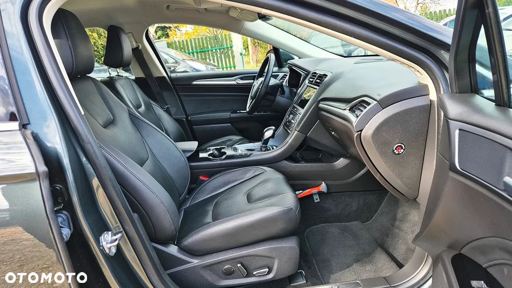 Ford Mondeo 2.0 Hybrid Titanium - 36