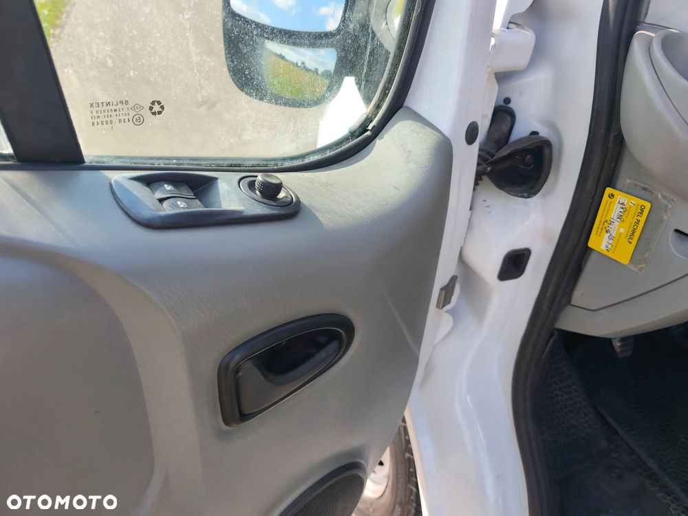 Opel Vivaro - 10