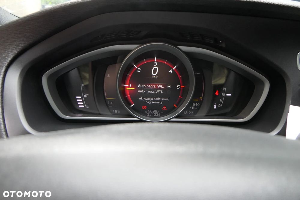 Volvo V40 D3 Drive-E SCR R-Design Momentum - 24