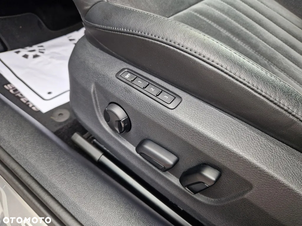 Skoda Superb Combi 2.0 TDI DSG Premium Edition - 36