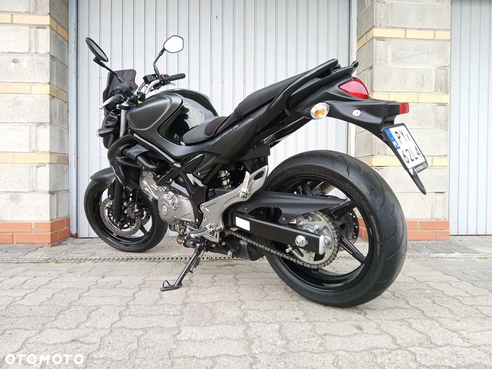 Suzuki Gladius - 6