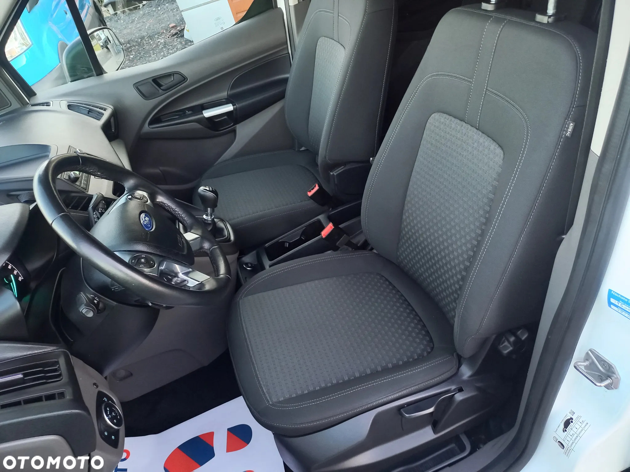 Ford Tourneo Connect - 13