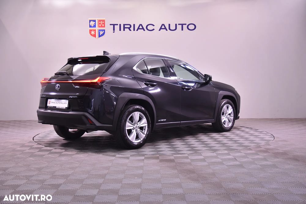Lexus UX - 5
