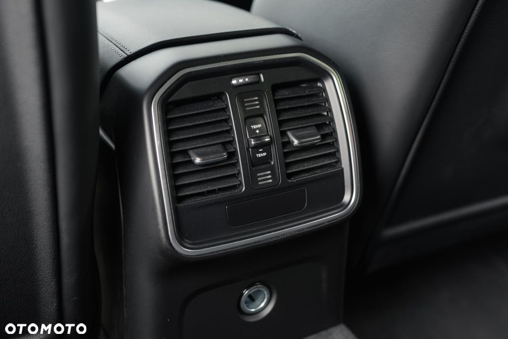 Porsche Macan Turbo - 36