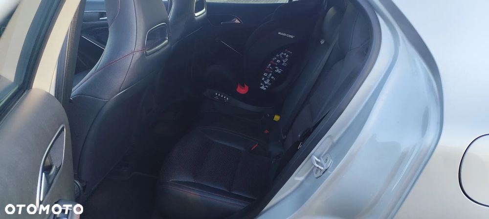 Mercedes-Benz GLA 200 7G-DCT AMG Line - 5