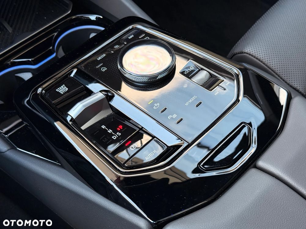 BMW Seria 5 520i - 25