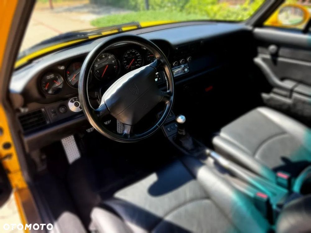 Porsche 911 Carrera - 20
