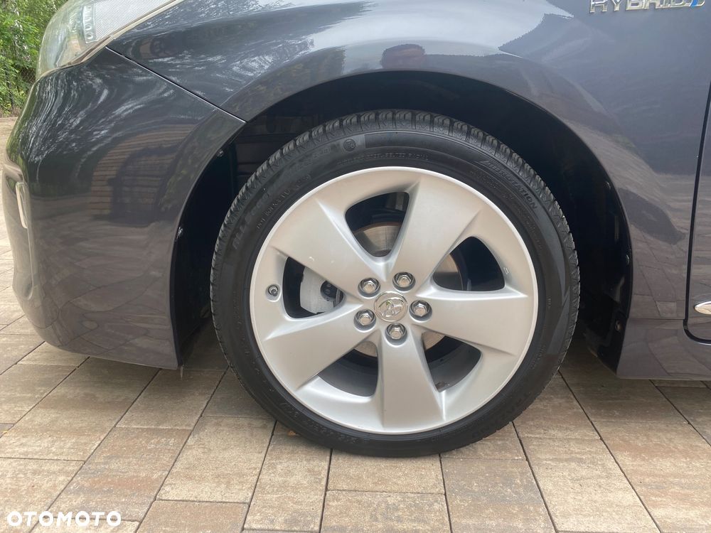 Toyota Prius (Hybrid) Executive - 17