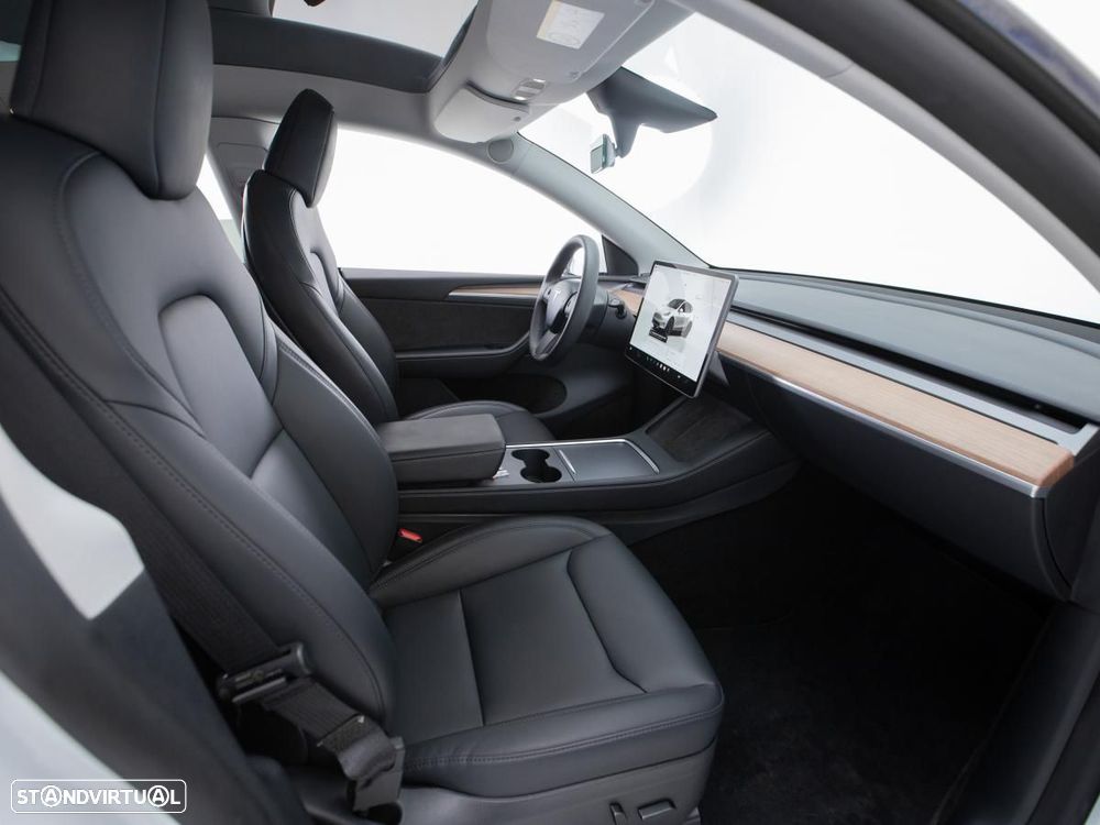 Tesla Model Y Performance Dual Motor AWD — fotografia 10