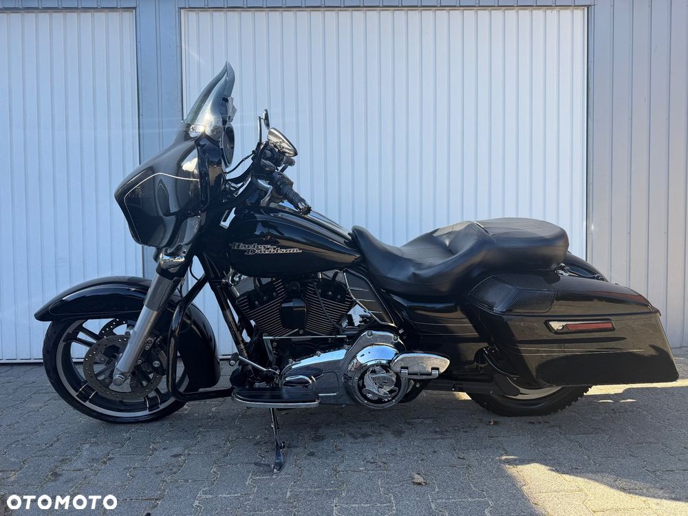 Harley-Davidson Touring Street Glide - 12