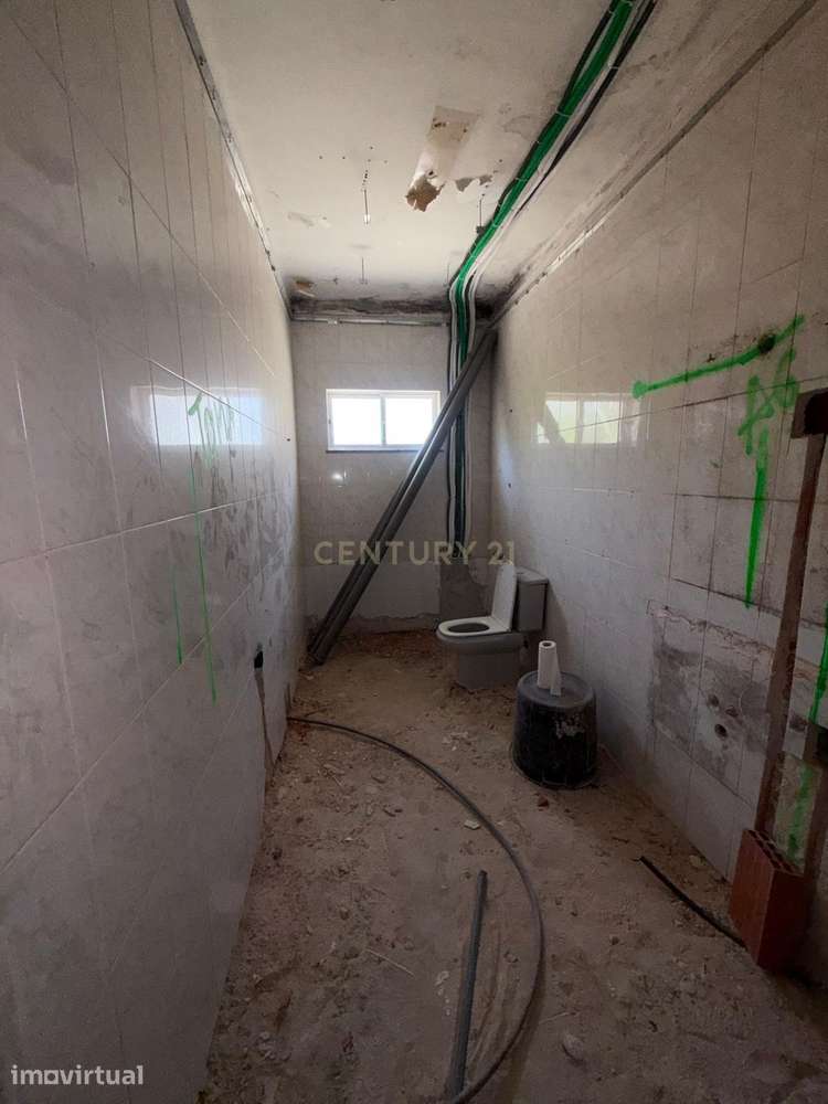 Apartamento Renovado em Barreiro com Terraço e Boa Localização - Grande imagem: 4/14