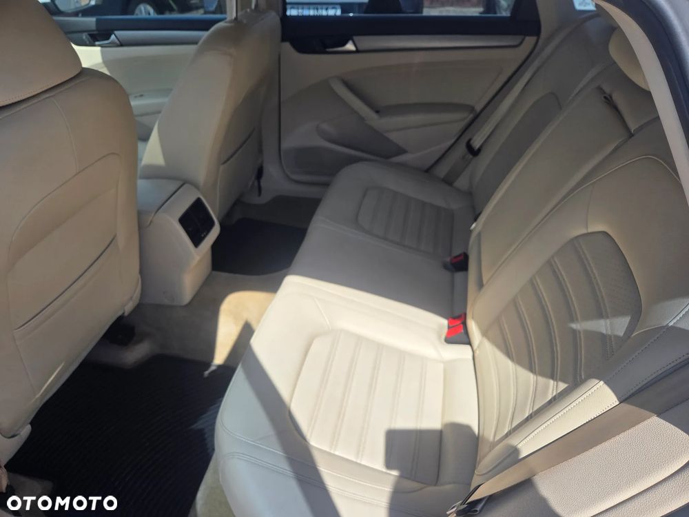 Volkswagen Passat - 10