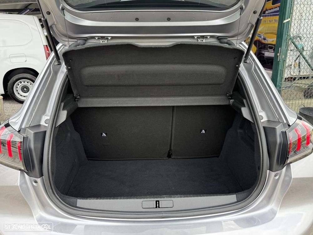 Peugeot 208 1.2 PureTech Allure - 44