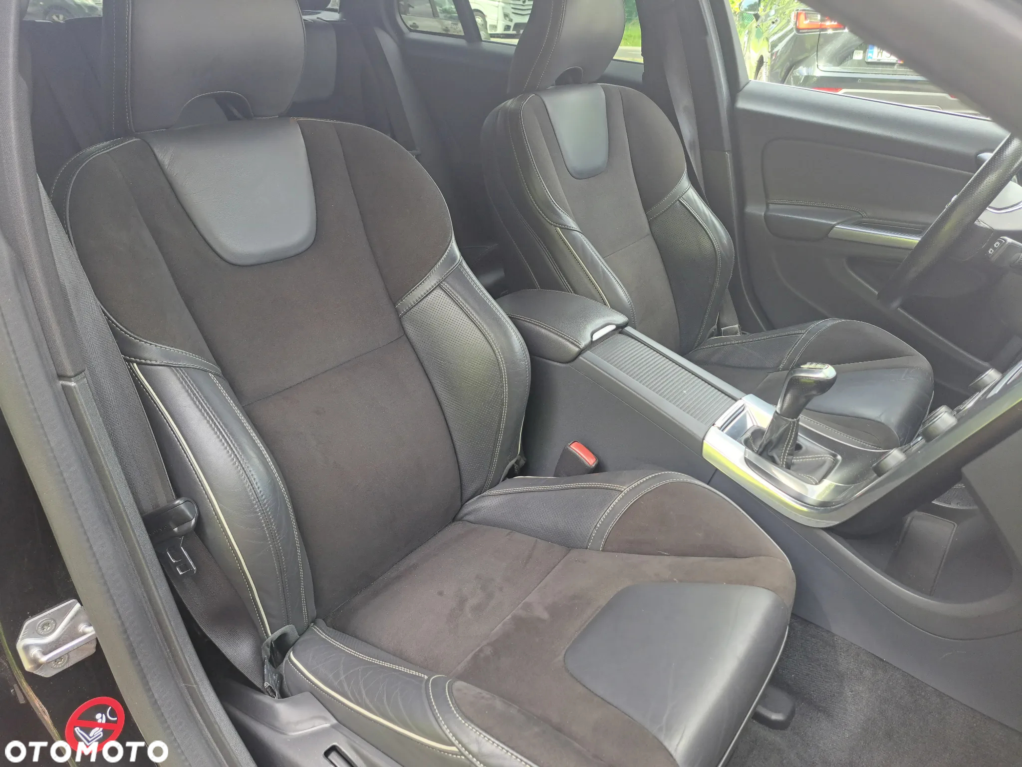 Volvo V60 D2 Drive-E R-Design Kinetic - 22