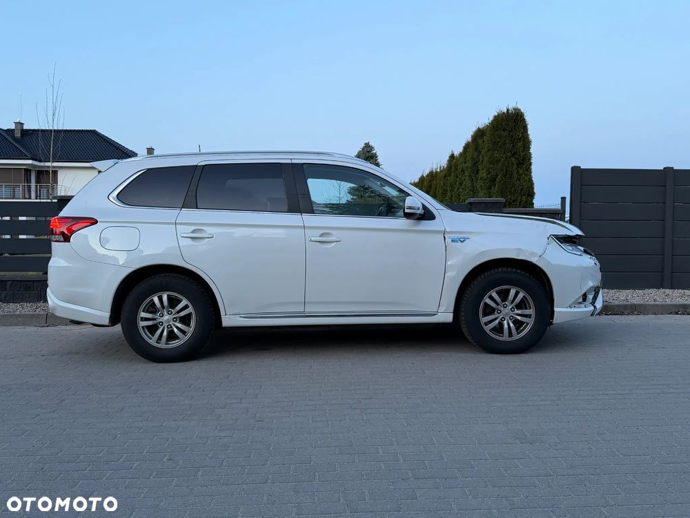 Mitsubishi Outlander Intense + - 7