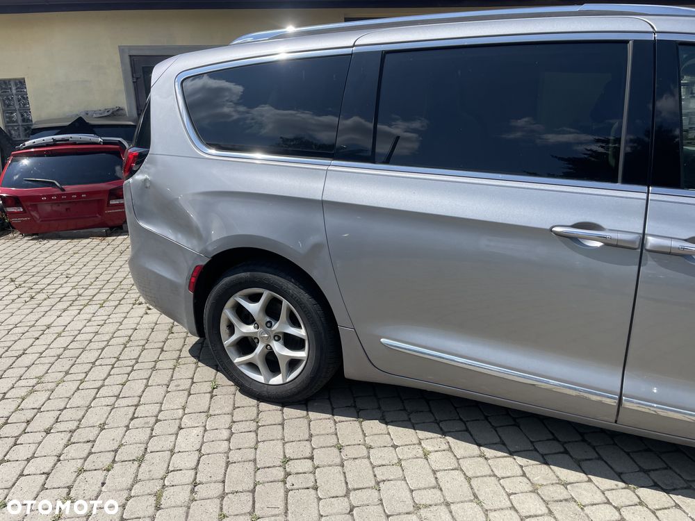 Chrysler Pacifica - 15