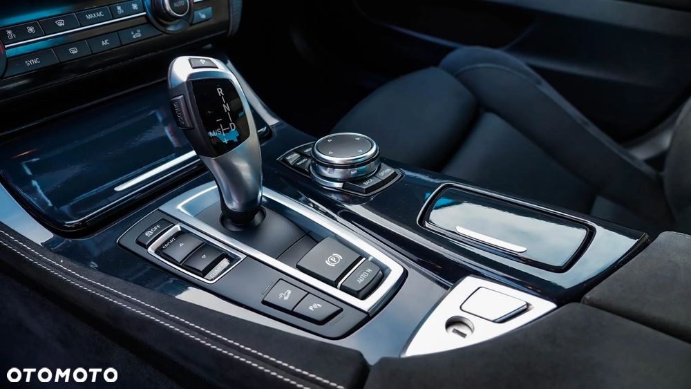 BMW Seria 5 520d xDrive - 15