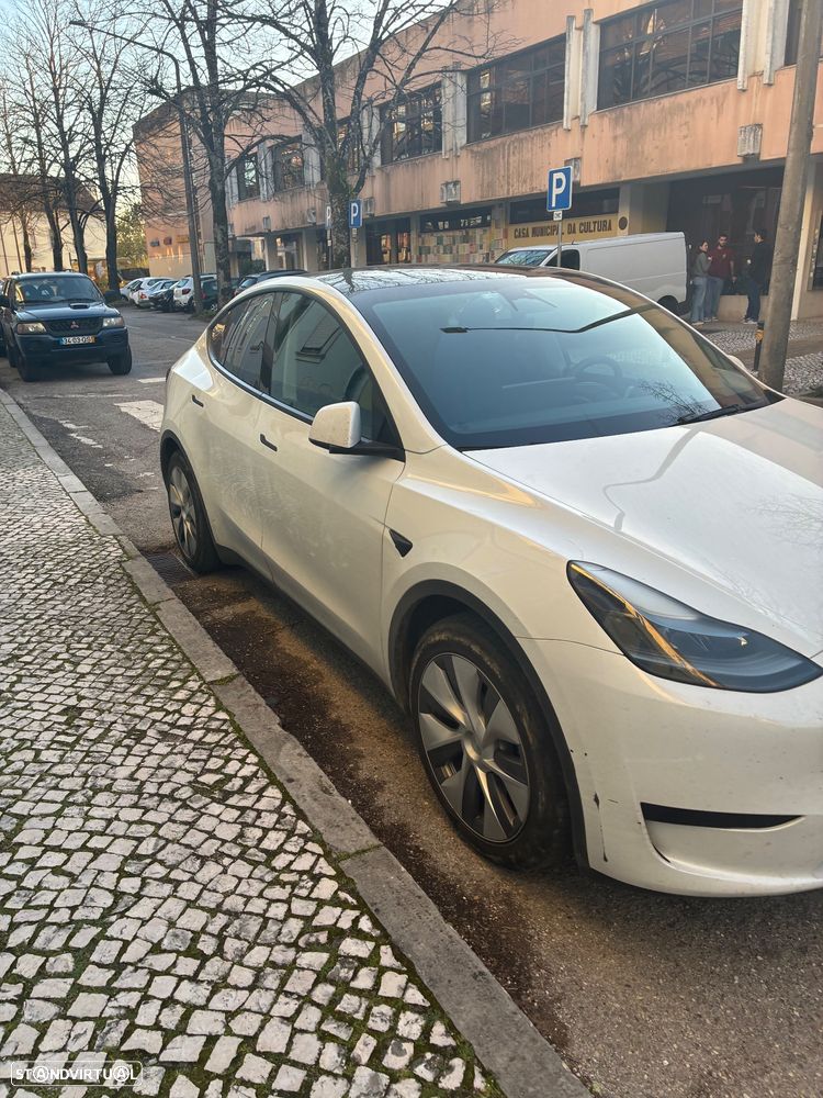 Tesla Model Y Standard RWD - 7