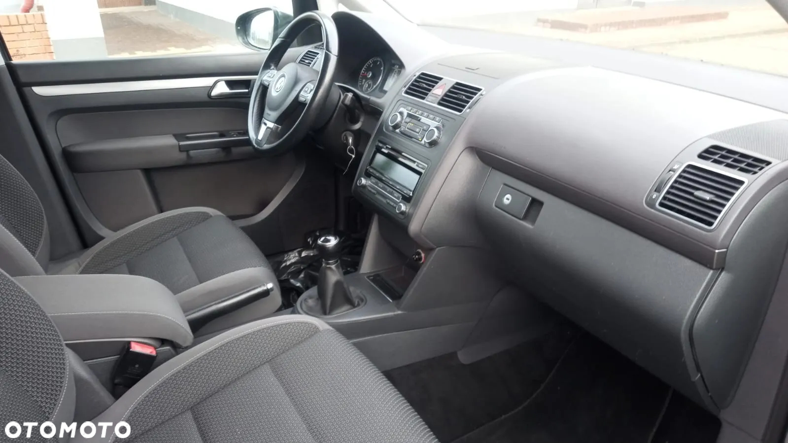 Volkswagen Touran - 12