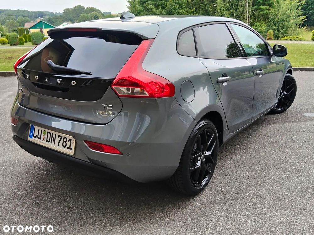 Volvo V40 T2 Momentum - 14