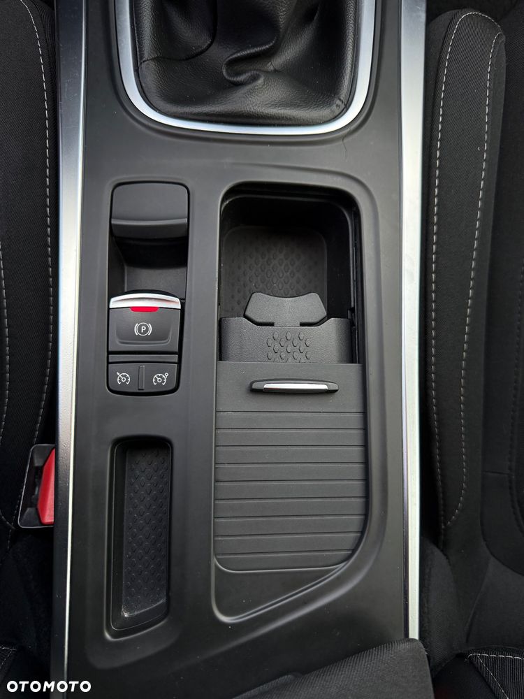 Renault Megane Grandtour TCe 140 GPF LIMITED - 21