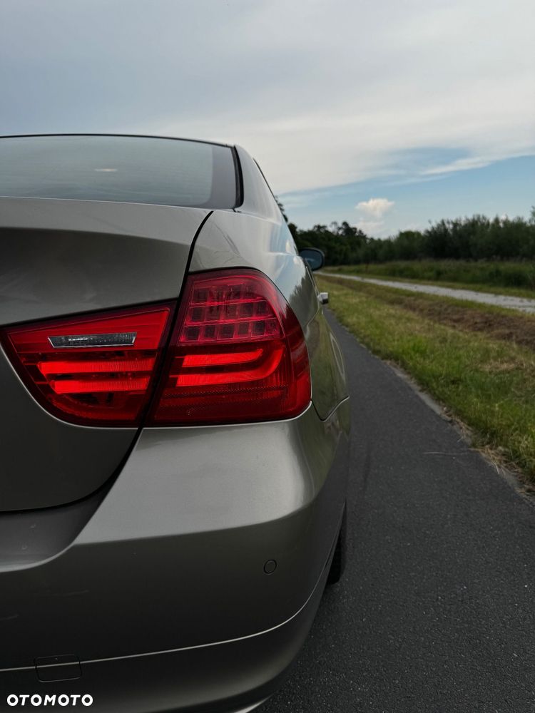 BMW Seria 3 318i - 9