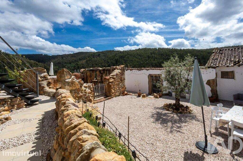 Moradia isolada T2 em Vila Nova do Ceira de 228 m2 - Grande imagem: 3/32