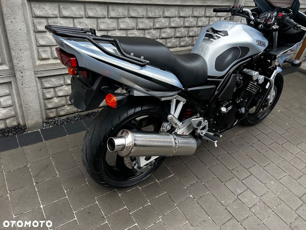 Yamaha FZS - 4