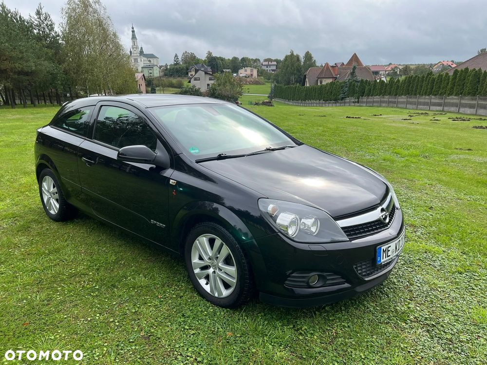 Opel Astra GTC 1.6 Sport - 2