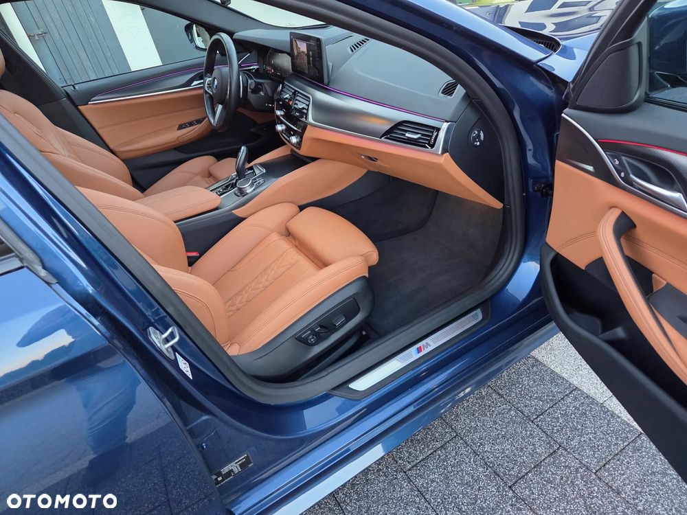 BMW Seria 5 520d xDrive Touring M Sport Edition - 19