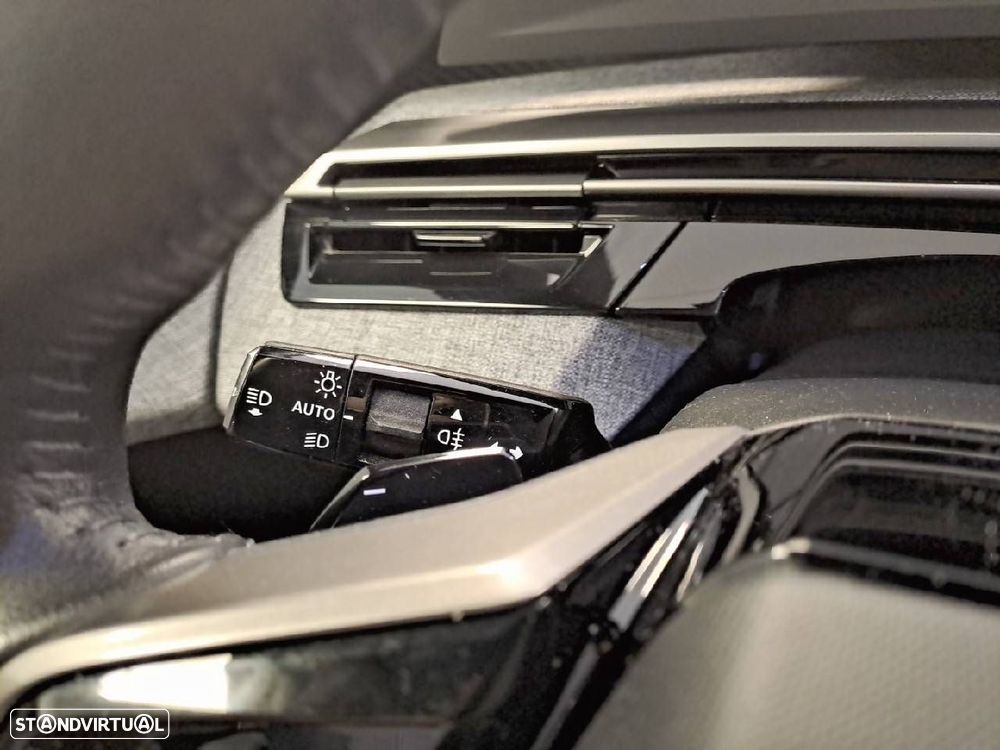 Peugeot 3008 1.2 Hybrid Allure e-DCS6 - 13