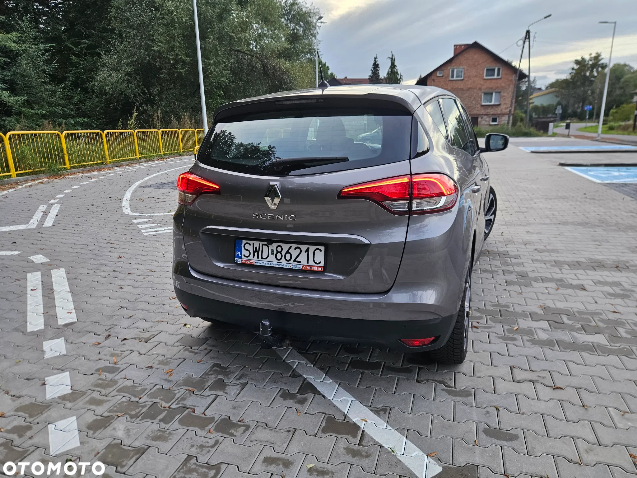 Renault Scenic 1.3 TCe FAP Zen - 9