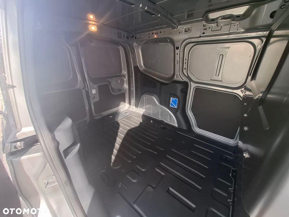 Ford Transit Courier - 12