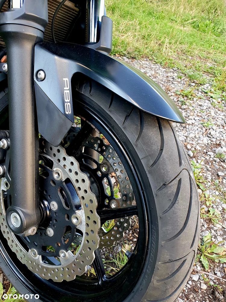 Kawasaki ER - 8