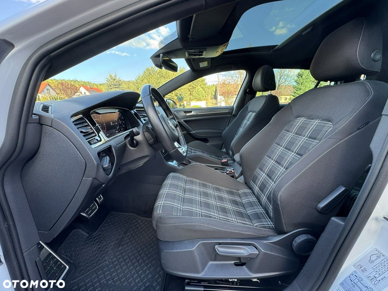 Volkswagen Golf - 18