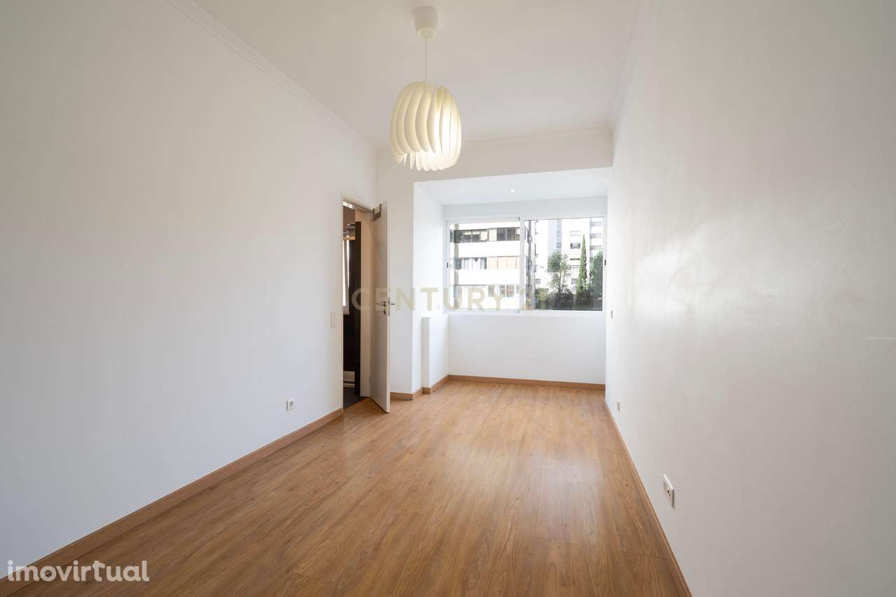 Apartamento T3 em Miraflores - Grande imagem: 4/24