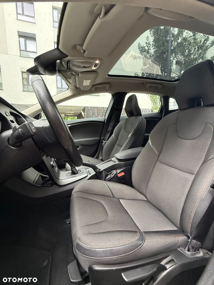 Volvo V40 Cross Country D4 Momentum - 12