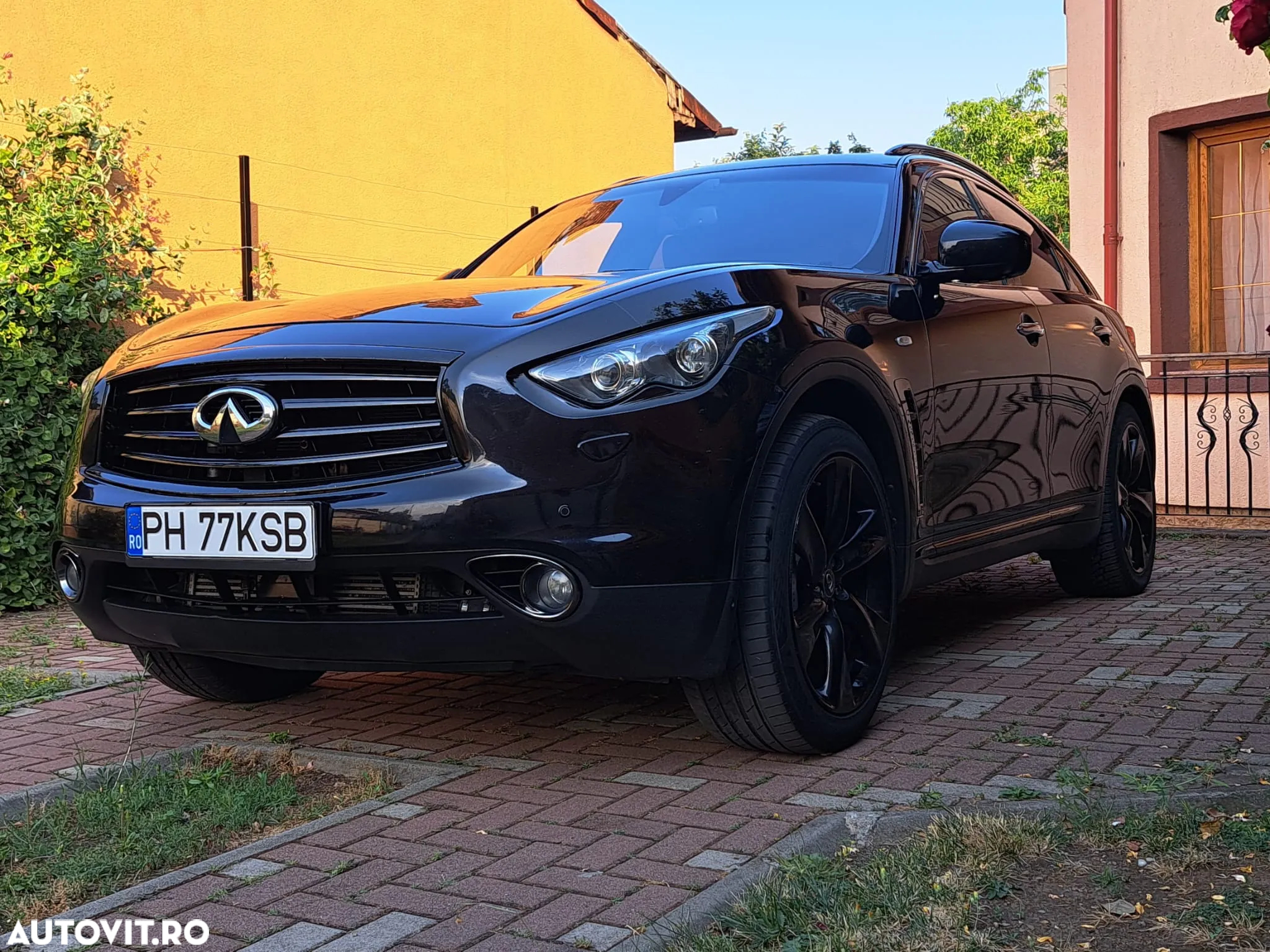Infiniti QX70 - 2