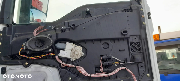 Podnośnik mechanizm podnoszenia szyby PRAWY -  MAN TGX  Euro 6 /   81259706108