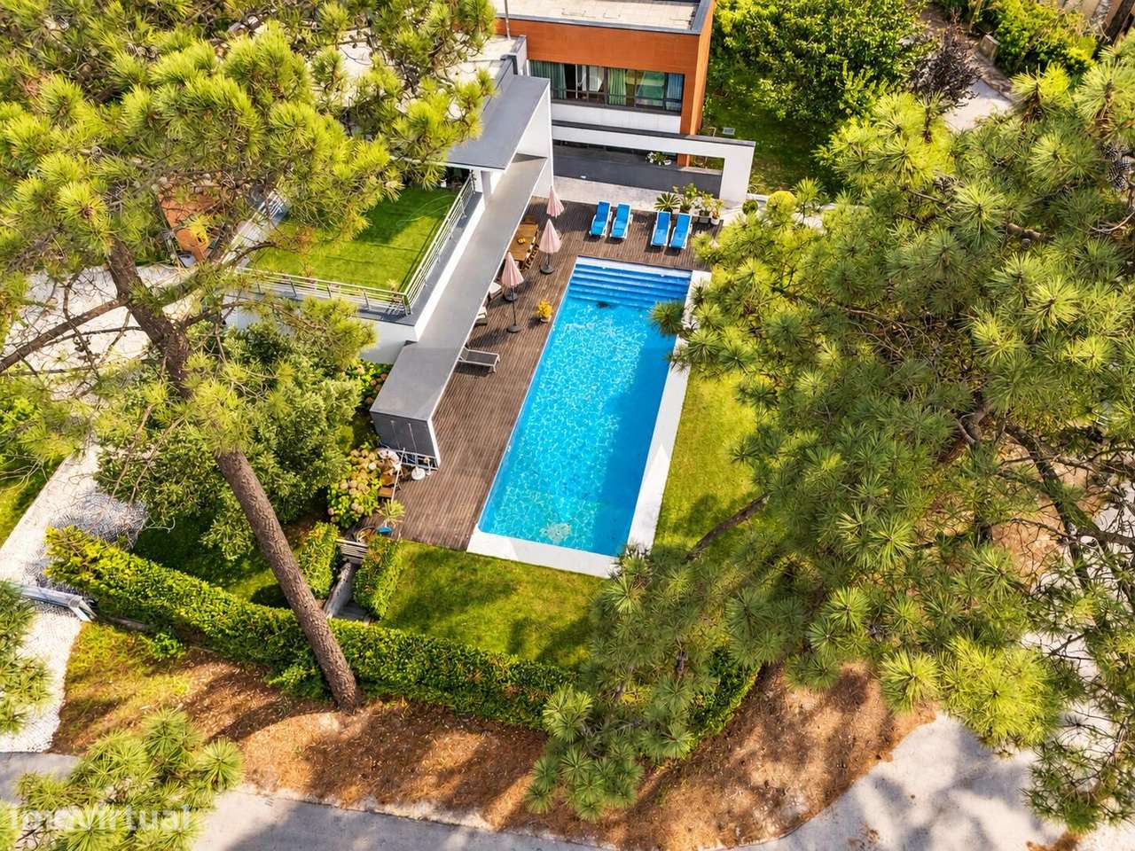 Moradia T4+1 com piscina e terreno de 1.623 m2 na Herdade da Aroeira - Grande imagem: 4/60