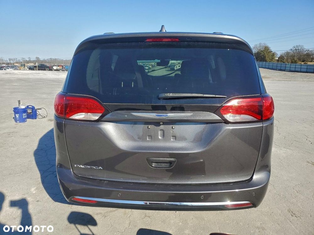 Chrysler Pacifica - 6