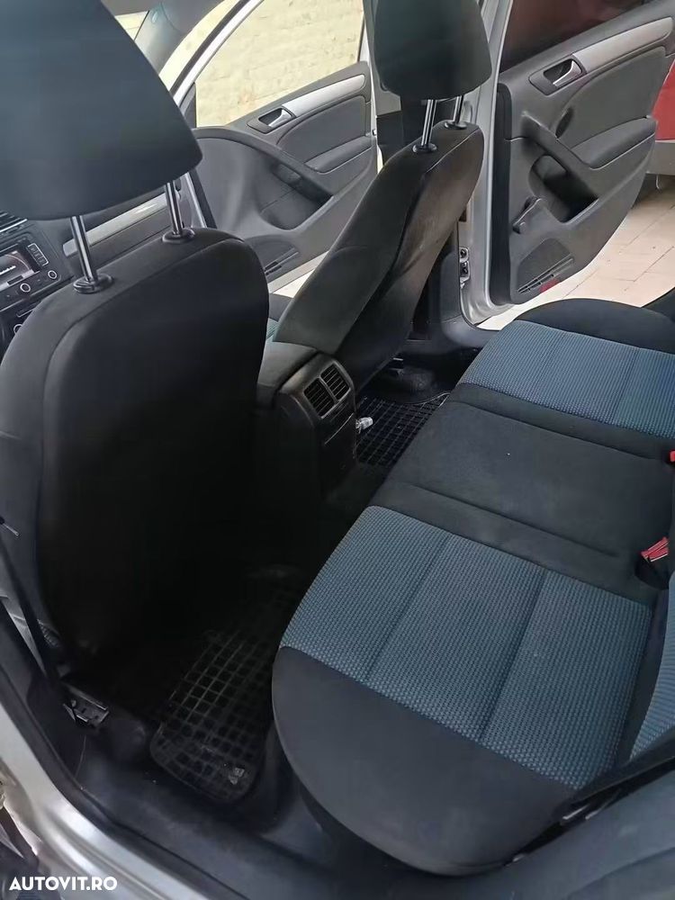 Volkswagen Golf - 8