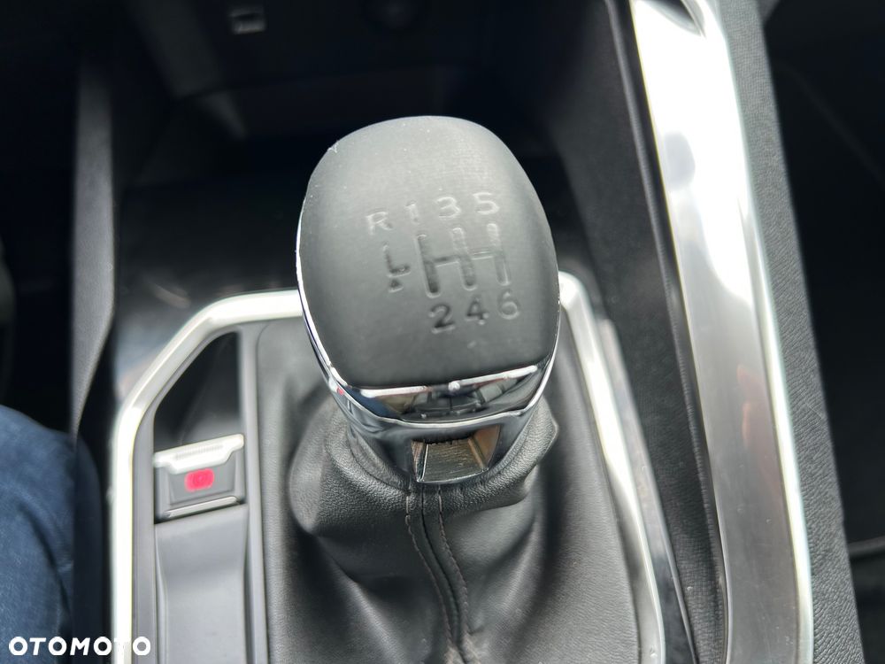 Peugeot 3008 1.5 BlueHDi Allure S&S - 24