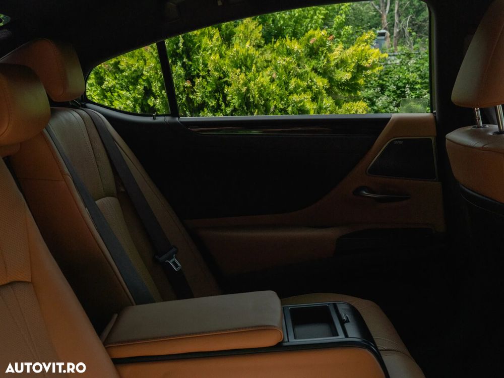 Lexus Seria ES 300h 2.5 TNGA HV 25H- 4X2 CVT Executive - 9