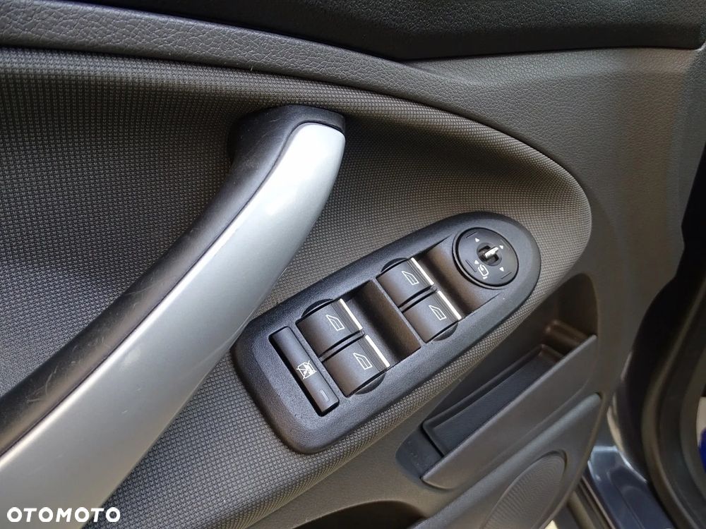 Ford Kuga 2.0 TDCi 2x4 Champions Edition - 32