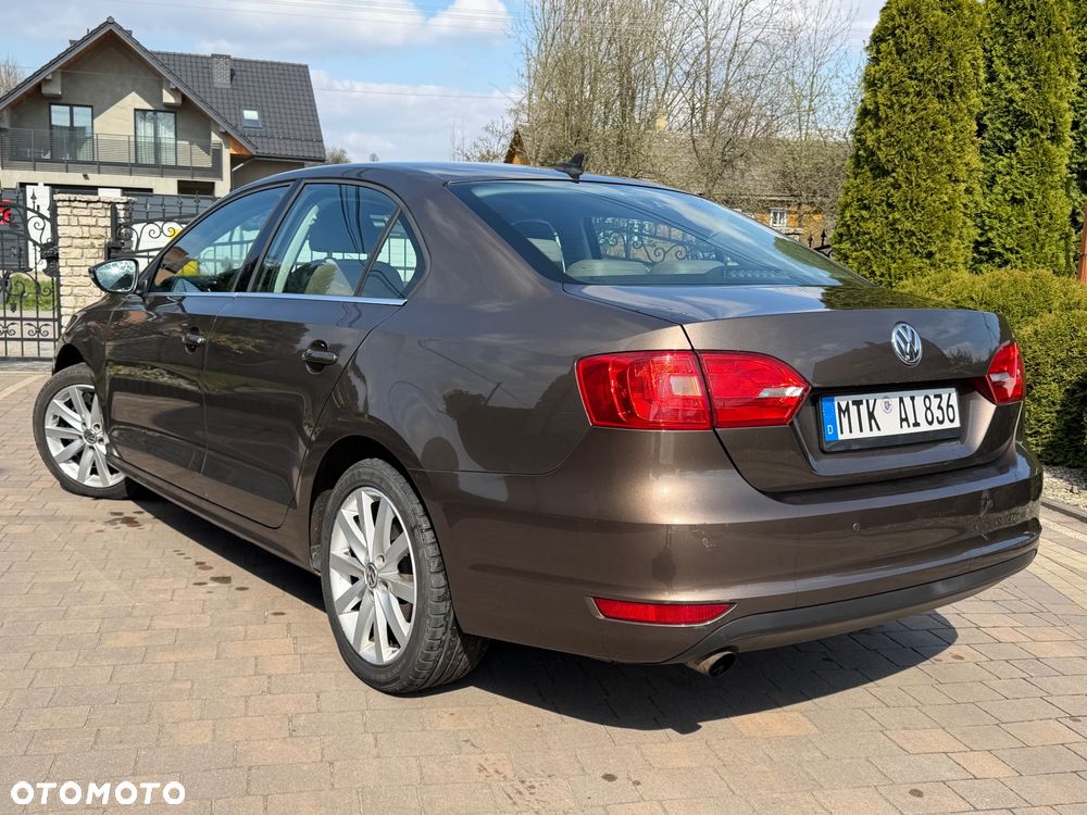 Volkswagen Jetta 1.6 TDI Life - 10