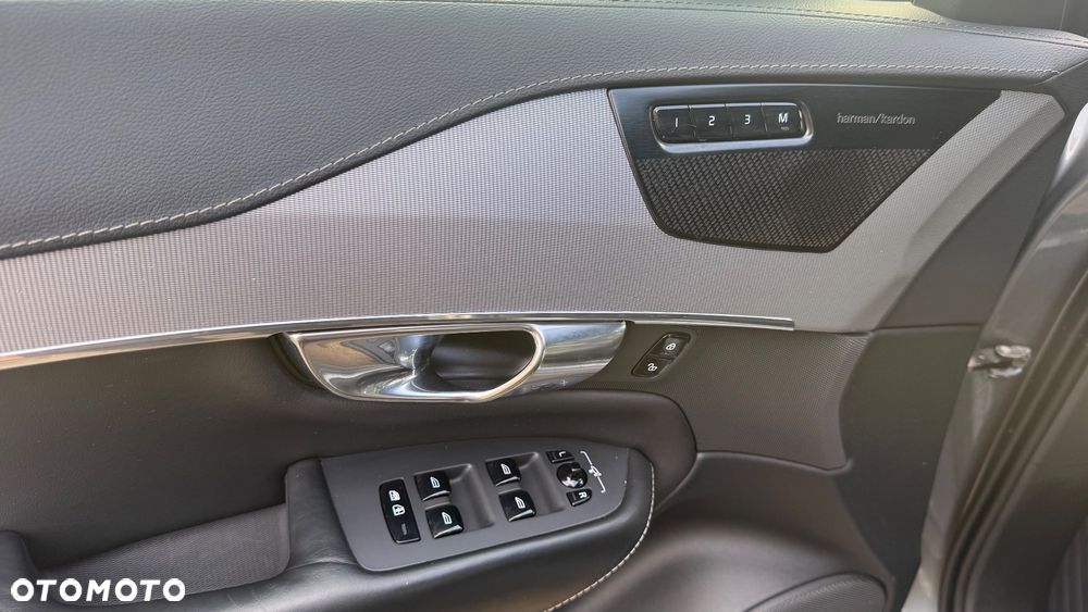 Volvo XC 90 D5 AWD Geartronic RDesign - 10