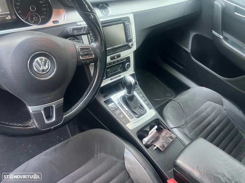VW Passat Variant 2.0 Blue TDI DSG SCR Highline - 16