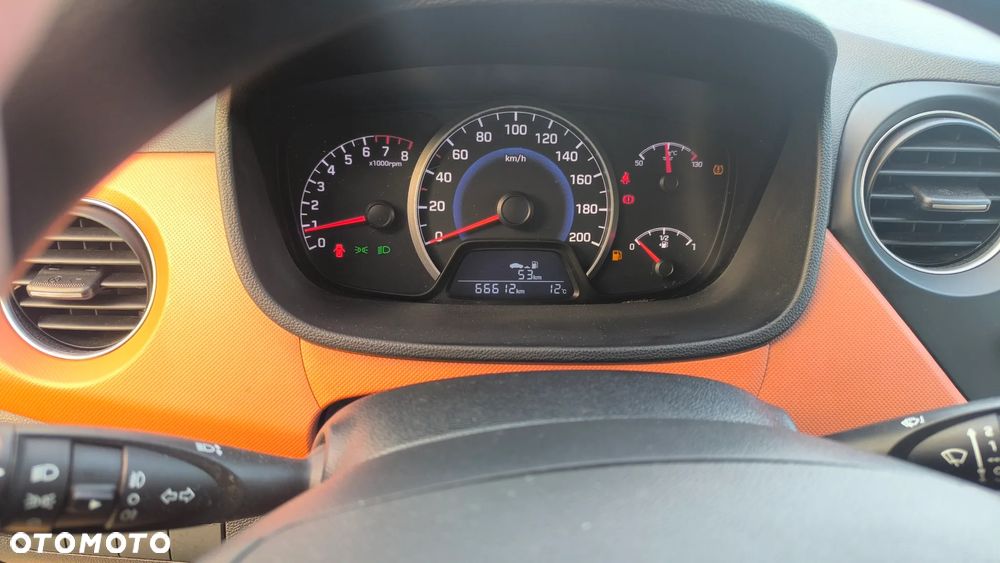 Hyundai i10 - 12