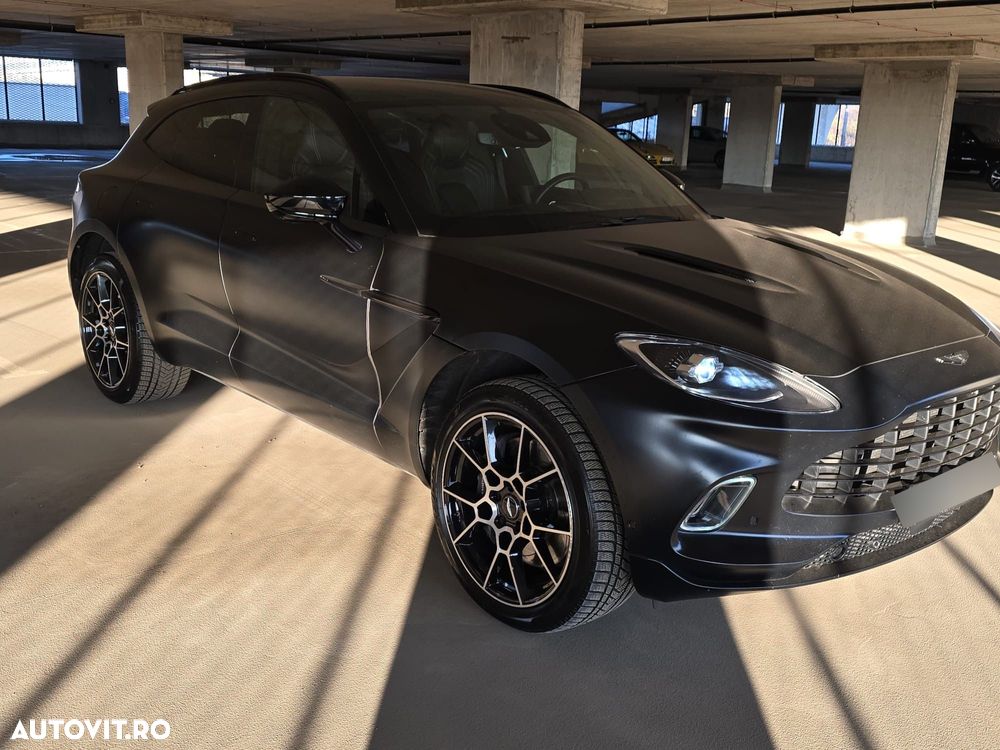 Aston Martin DBX - 13